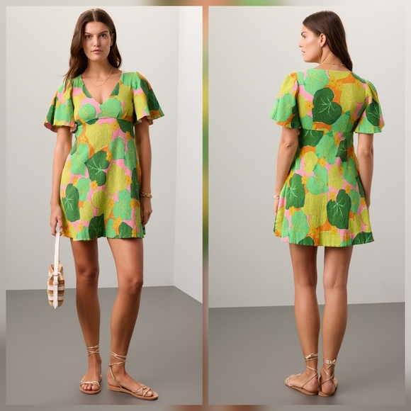 kate spade Dresses & Skirts - Kate Spade New York Cucumber Floral Swing Dress V-neck Short sleeves Size 4